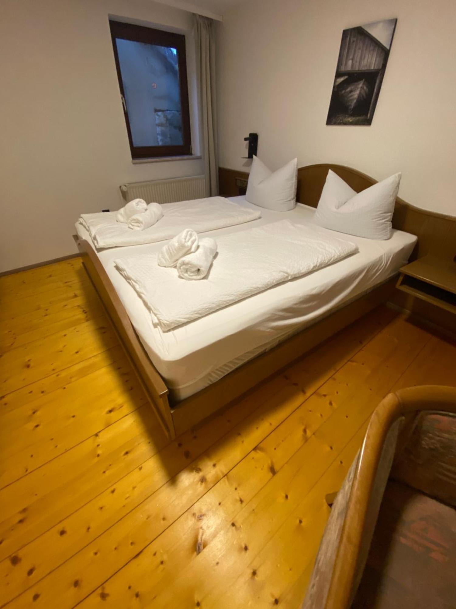 Gasthof Zum Goldenen Schiff - Lehm, Stil & Altstadtflair Marktbreit Bagian luar foto