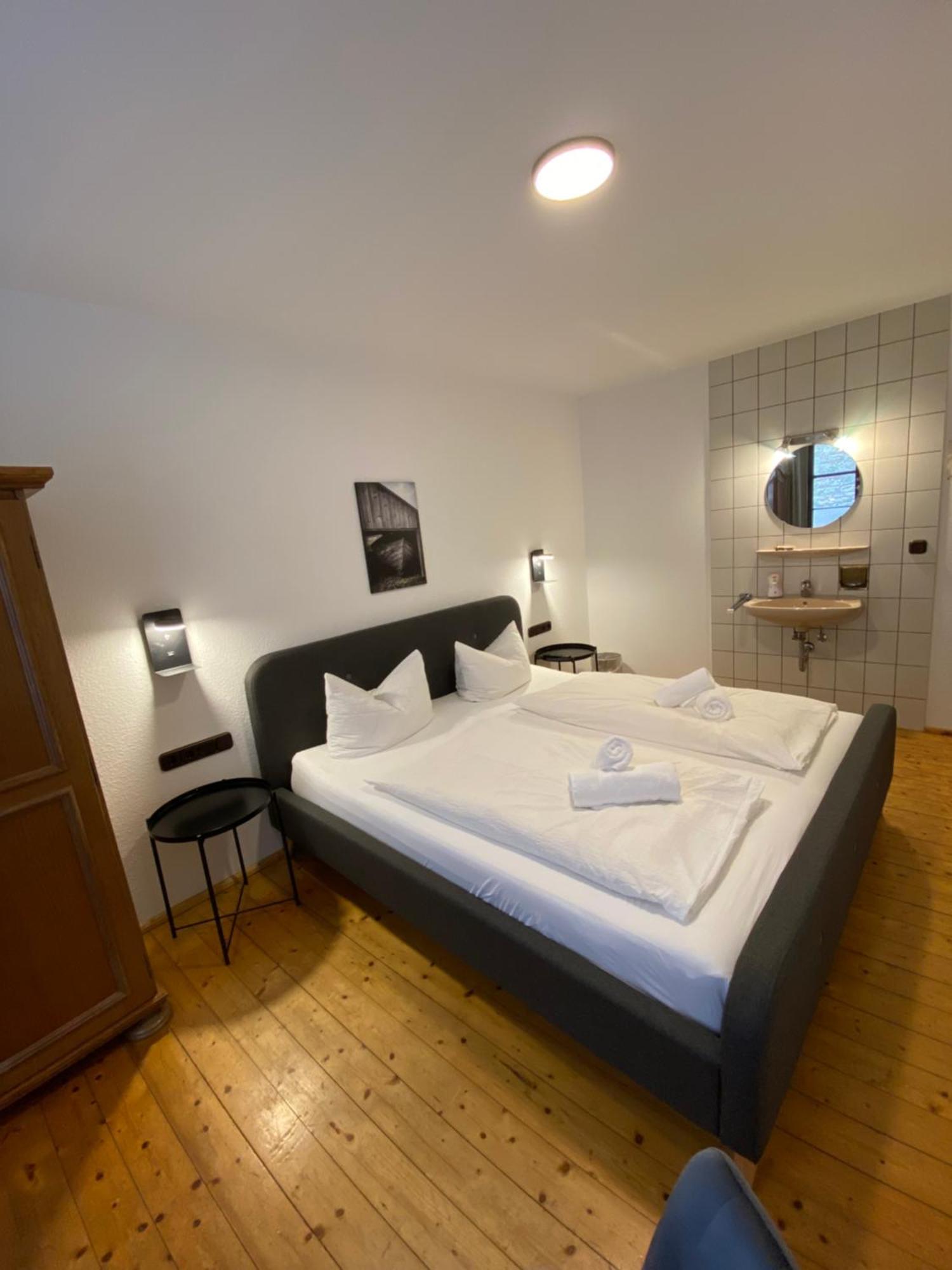 Gasthof Zum Goldenen Schiff - Lehm, Stil & Altstadtflair Marktbreit Bagian luar foto