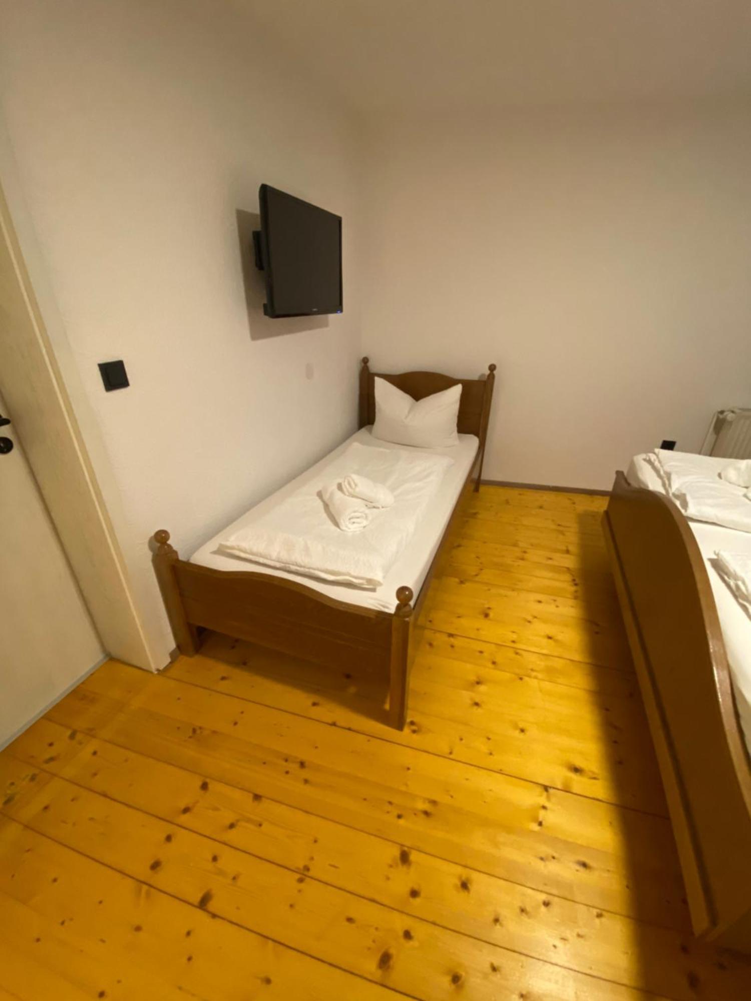 Gasthof Zum Goldenen Schiff - Lehm, Stil & Altstadtflair Marktbreit Bagian luar foto