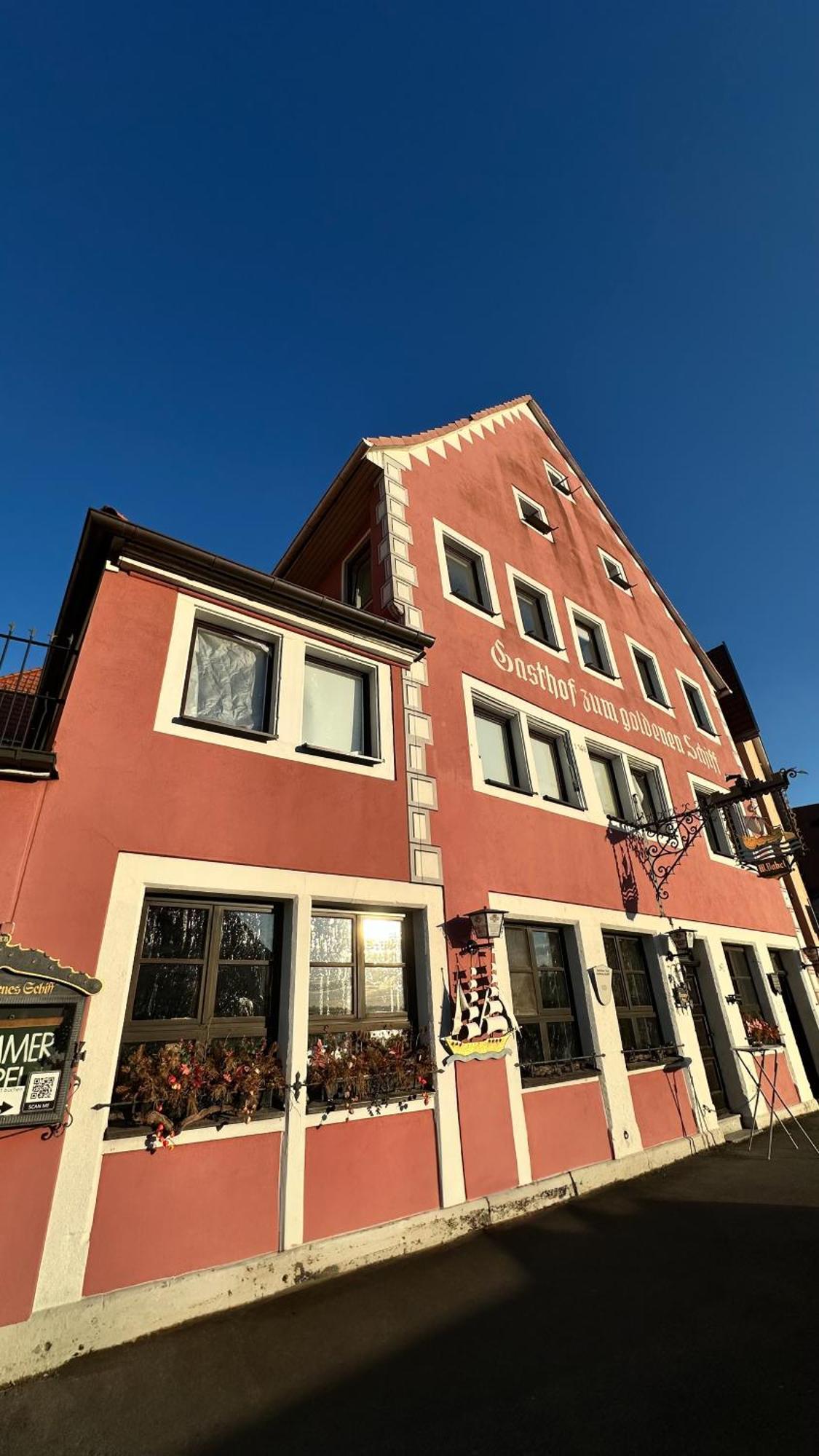 Gasthof Zum Goldenen Schiff - Lehm, Stil & Altstadtflair Marktbreit Bagian luar foto